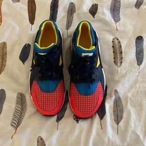 Nike Huarache style sneakers